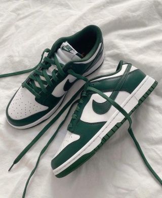 Dunk low "Michigan State" ------------------------------------------------------- 💵 Dostupné nyní na našem e-shopu (bio)...