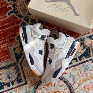 Jordan 4 Retro SB "Navy" ------------------------------------------------------ 💵 Dostupné nyní na našem e-shopu (bio)...