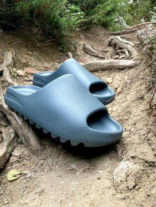 Yeezy slide "Slate marine" ------------------------------------------------------- 💵 Dostupné nyní na našem e-shopu (bio)...